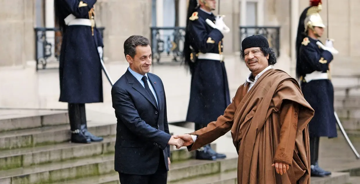 Le président de la République française et le dictateur Khadafi